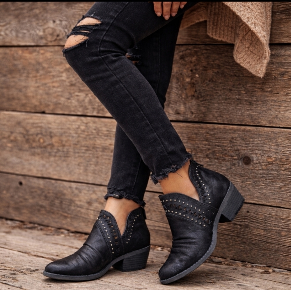 Report Diego Western Boho V-notch Studded Block Heel Bootie 7M